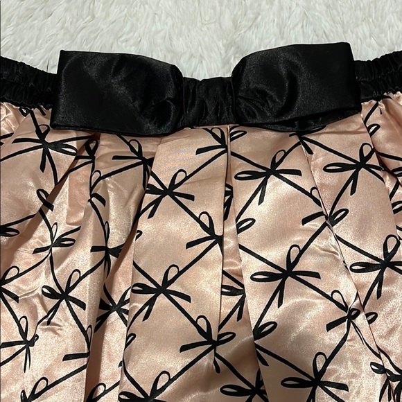 Elegant Black and Pink Skirt Bows Galore - Picture 6 of 10